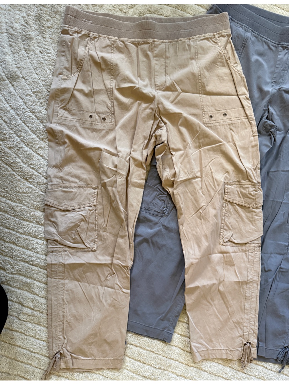 Lot of Soft Surroundings Cargo Pants in Beige and Slate and White T Shirt Size L - Picture 4 of 9